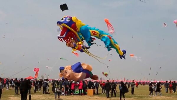 Фестиваль воздушных змеев в Китае - Sputnik Литва