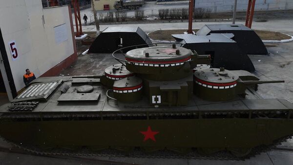 На Урале восстановили многобашенный банк Т-35 - Sputnik Lietuva