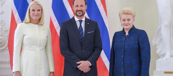 Встреча президента Литвы Дали Грибаускайте с наследником норвежского престола кронпринцем Хоконом и кронпринцессой Метте-Марит - Sputnik Литва