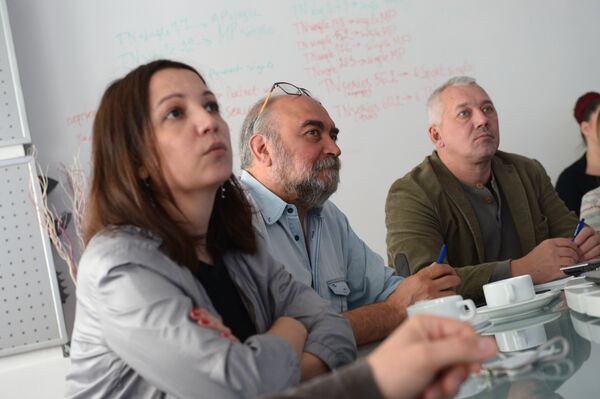 Члены жюри Анна Зекрия, Младен Антонов и Павел Кассин Члены жюри Анна Зекрия, Младен Антонов и Павел Кассин - Sputnik Литва