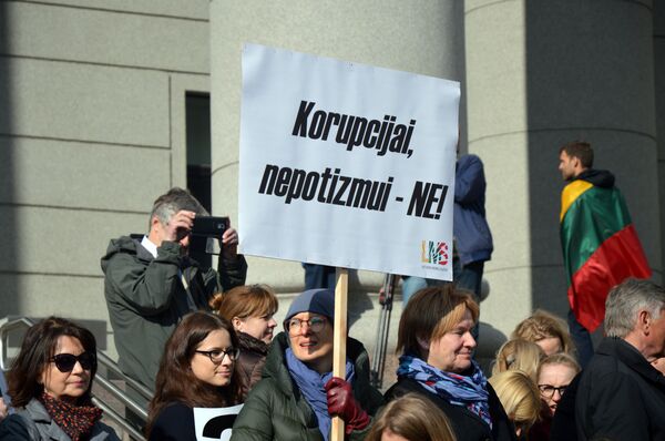 Митинг медиков в Вильнюсе, 26 апреля 2018 года Митинг медиков в Вильнюсе, 26 апреля 2018 года - Sputnik Литва