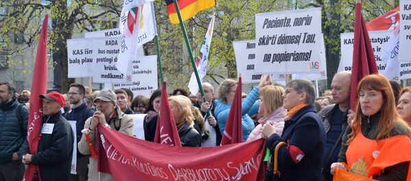 Митинг медиков в Вильнюсе, 26 апреля 2018 года Митинг медиков в Вильнюсе, 26 апреля 2018 года - Sputnik Литва