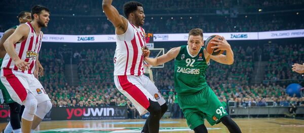 Матч баскетбольного Жальгириса с Олимпиакосом, 26 апреля 2018 года - Sputnik Литва