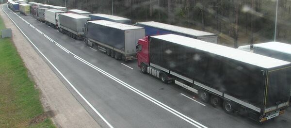 Ситуация на пункте пропуска Привалка, 28 апреля 2018 года - Sputnik Литва