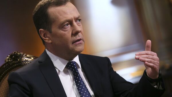 Премьер-министр РФ Д.Медведев дал интервью ведущему программы Вести в субботу С. Брилеву - Sputnik Литва