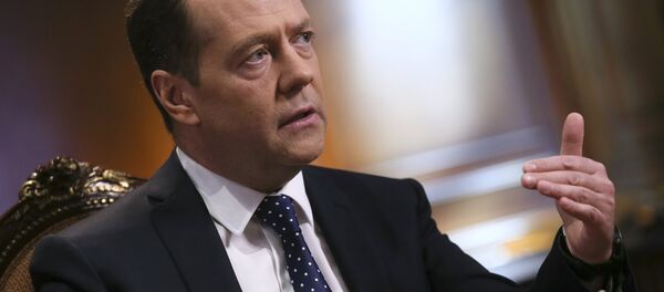 Премьер-министр РФ Д.Медведев дал интервью ведущему программы Вести в субботу С. Брилеву - Sputnik Литва
