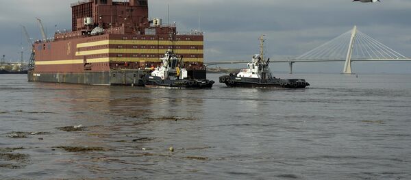 Буксировка плавучей атомной энергетической станции (ПАТЭС) Академик Ломоносов с территории Балтийского завода в Санкт-Петербурге. Буксировка плавучей атомной энергетической станции (ПАТЭС) Академик Ломоносов с территории Балтийского завода в Санкт-Петербурге. - Sputnik Lietuva