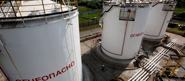 Резервуары для хранения топлива на базе нефтепродуктов, архивное фото - Sputnik Литва