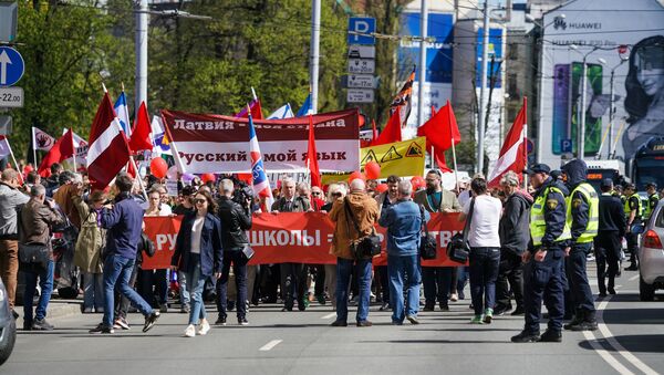 Митинг в защиту права на получение образования на русском языке в Латвии - Sputnik Литва