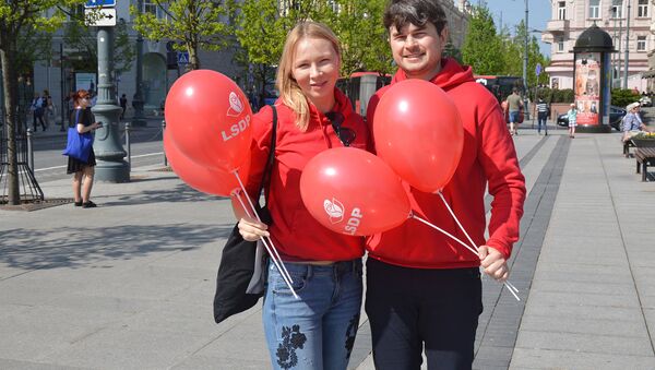 Митинг в Вильнюсе 1 мая, посвященный Международному дню трудящихся - Sputnik Литва