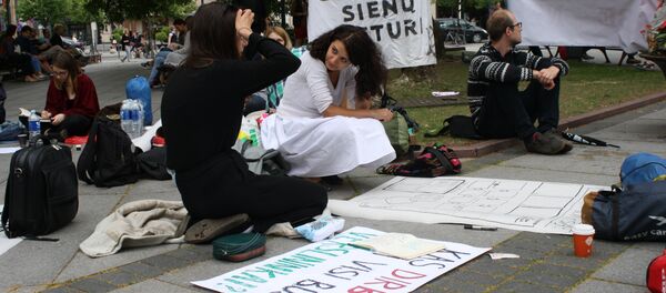 Митингующие против нового Трудового кодекса в Литве на площади Кудирки в Вильнюсе - Sputnik Литва