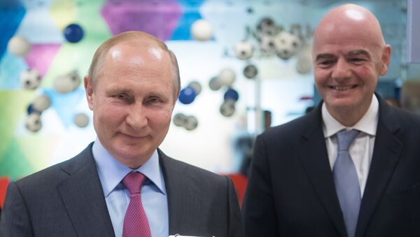 Президент РФ Владимир Путин и президент FIFA Джанни Инфантино - Sputnik Литва