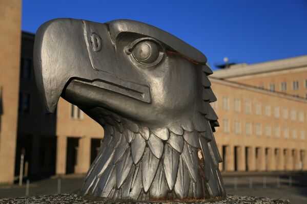 Статуя головы орла в Берлине - Sputnik Литва