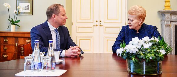 Встреча Дали Грибаускайте с Гедрюсом Сурплисом Встреча Дали Грибаускайте с Гедрюсом Сурплисом - Sputnik Литва