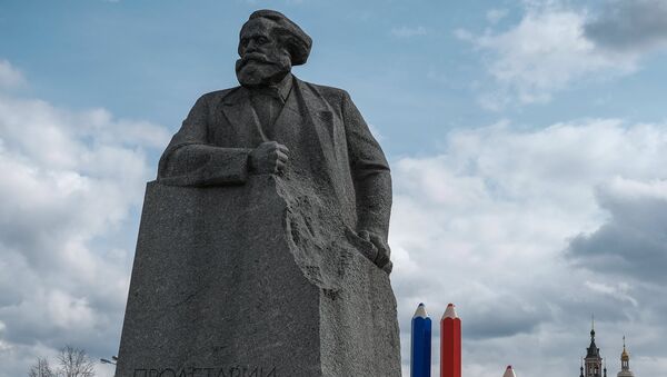 Памятник Карлу Марксу на Театральной площади в Москве, где проходит фестиваль Московская весна. - Sputnik Литва
