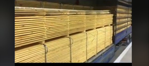 Таможенники задержали грузовик с контрабандой белорусских сигарет Таможенники задержали грузовик с контрабандой белорусских сигарет - Sputnik Lietuva