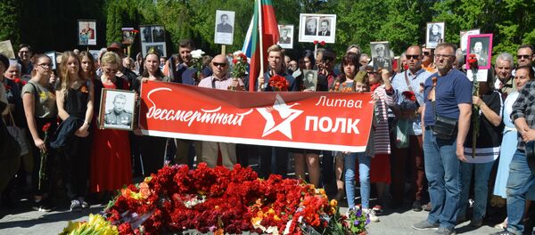 Акция Бессмертный полк в Литве, посвященная 73-й годовщине Дня Победы Акция Бессмертный полк в Литве, посвященная 73-й годовщине Дня Победы - Sputnik Lietuva
