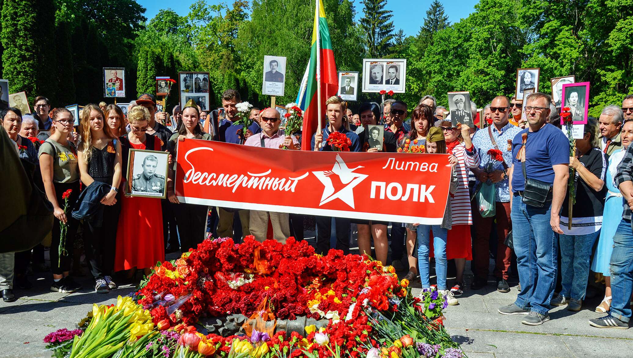 Литва в день победы. 9 Мая в Вильнюсе. День Победы в Литве. Бессмертный полк Вильнюс. Вильнюс день Победы.