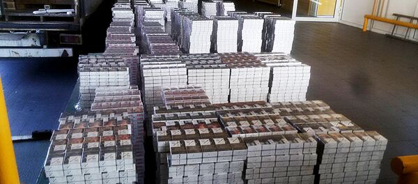 Контрабанда сигарет, архивное фото - Sputnik Литва