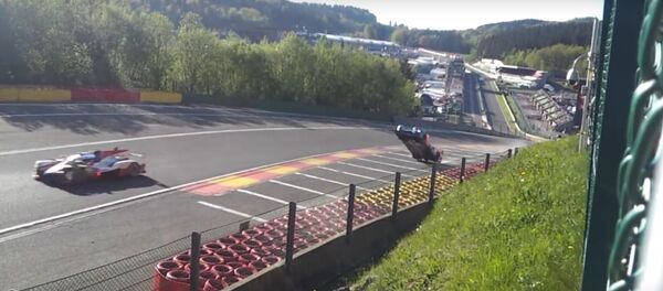Болид гонщика из России сделал сальто во время прохождения трассы Болид гонщика из России сделал сальто во время прохождения трассы - Sputnik Lietuva