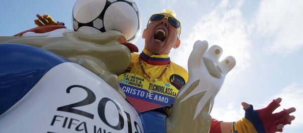 Болельщик сборной Колумбии Эль Коле на открытии Парка футбола ЧМ-2018 в Казани - Sputnik Литва