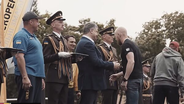 Azovo kovotojas atsisake paspausti ranką Ukrainos prezidentui - Sputnik Lietuva