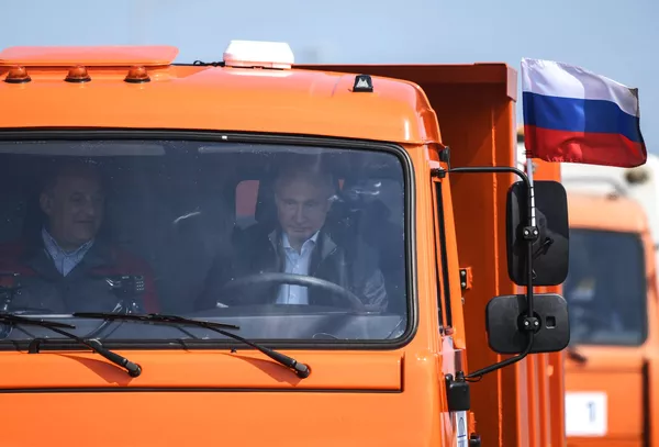 Президент РФ В. Путин принял участие в открытии Крымского моста Президент РФ В. Путин принял участие в открытии Крымского моста - Sputnik Lietuva