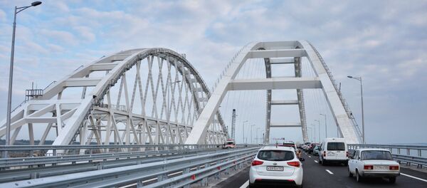 Начало автомобильного движения по Крымского мосту, 16 мая 2018 года - Sputnik Литва