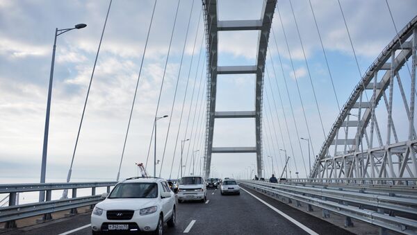 Начало автомобильного движения по Крымского мосту, 16 мая 2018 года - Sputnik Литва