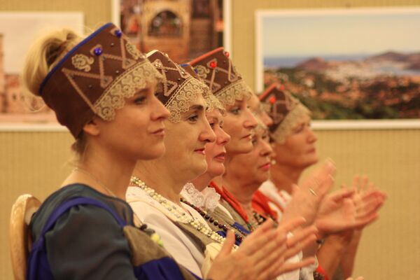 Аплодисменты артистов ансамбля из Шауляй - Sputnik Литва