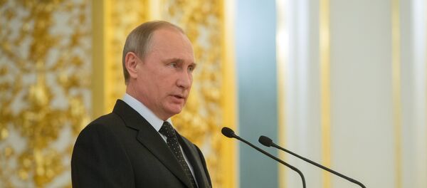 Президент РФ В. Путин встретился с выпускниками высших военных учебных заведений - Sputnik Литва