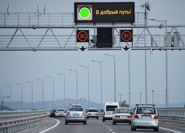 Начало автомобильного движения по Крымскому мосту - Sputnik Литва