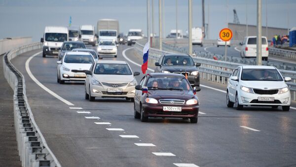 Начало автомобильного движения по Крымскому мосту - Sputnik Литва