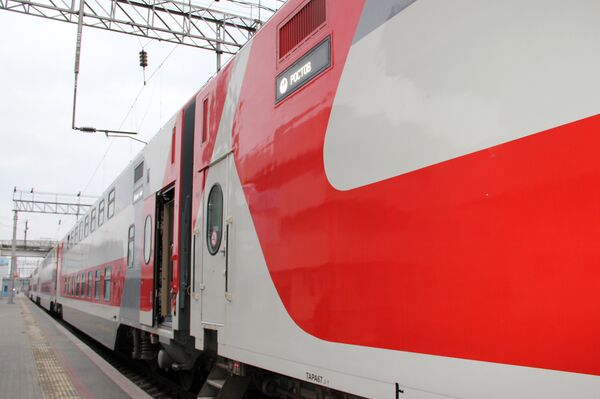 Двухэтажный скорый поезд Сочи — Ростов-На-Дону - Sputnik Литва