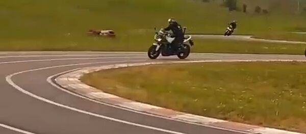 Полицейские учатся экстремальному вождению на мотоциклах Полицейские учатся экстремальному вождению на мотоциклах - Sputnik Lietuva