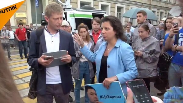 LIVE: Митинг в поддержку арестованного на Украине журналиста Кирилла Вышинского - Sputnik Литва