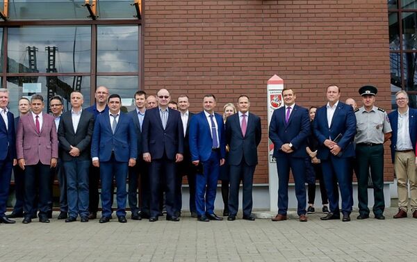 Девять стран ЕС договорились добиваться большего финансирования охраны границ Девять стран ЕС договорились добиваться большего финансирования охраны границ - Sputnik Литва