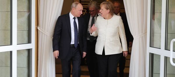 Президент РФ В. Путин встретился с канцлером ФРГ А. Меркель Президент РФ В. Путин встретился с канцлером ФРГ А. Меркель - Sputnik Lietuva