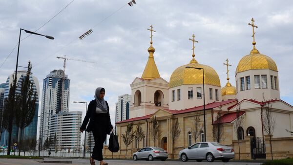Православная церковь Архангела Михаила на проспекте имени Ахмата Кадырова в Грозном - Sputnik Литва