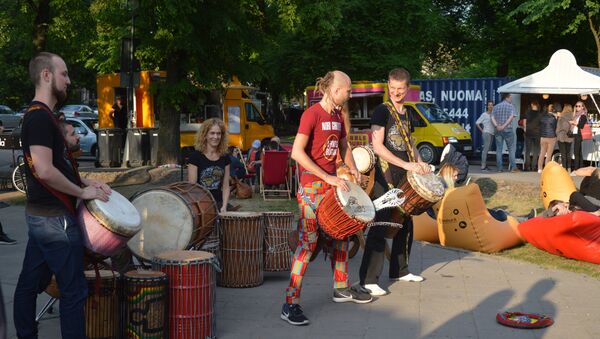 Уличные музыканты на улицах Вильнюса - Sputnik Литва