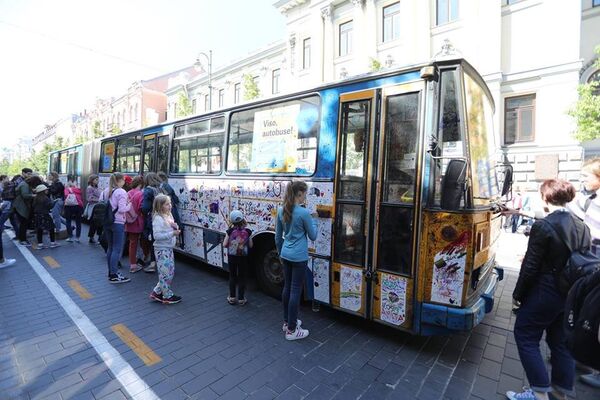Atsisveikinimo su senais autobusais renginio dalyviai Atsisveikinimo su senais autobusais renginio dalyviai - Sputnik Литва