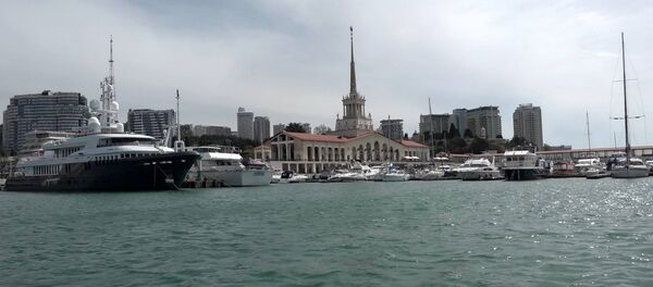 Сочи: вид с яхты на Морской вокзал Сочи: вид с яхты на Морской вокзал - Sputnik Литва