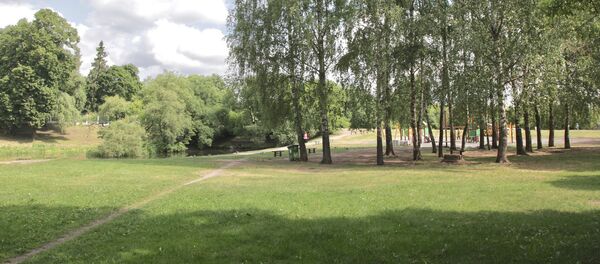 Сквер имени Немцова напротив посольства России в Вильнюсе - Sputnik Литва