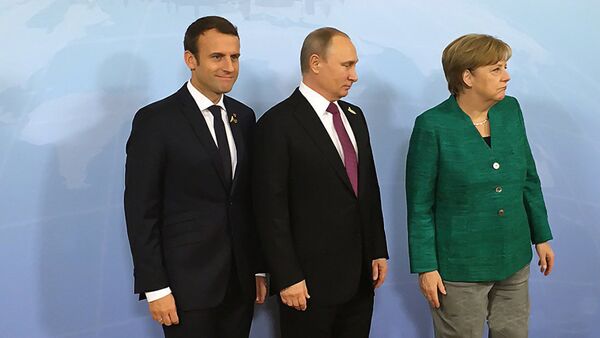Президент России Владимир Путин, президент Франции Эммануэль Макрон и канцлер Германии Ангела Меркель - Sputnik Литва