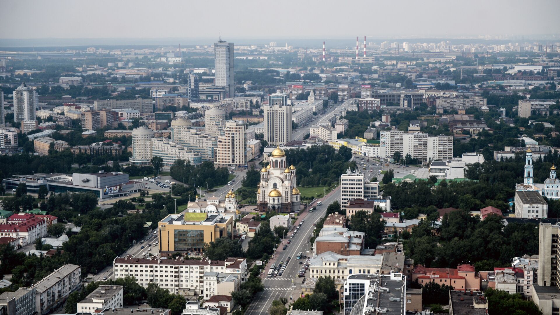 Вид на город со смотровой площадки бизнес-центра Высоцкий - Sputnik Литва, 1920, 31.05.2021