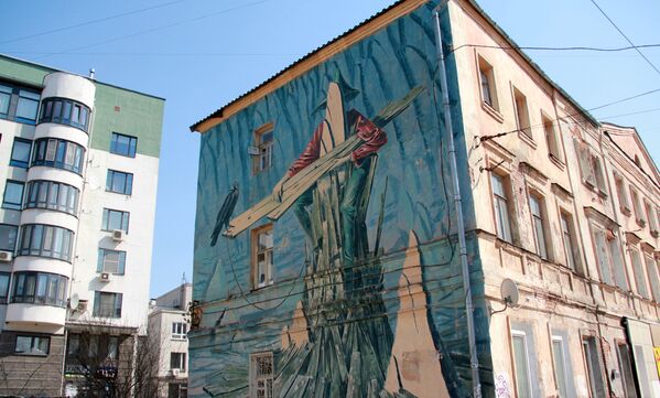 Произведение стрит-арта на жилом здании в исторической части Нижнего Новгорода - Sputnik Литва