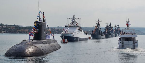 Генеральная репетиция парада кораблей ко Дню ВМФ в Севастополе, архивное фото Генеральная репетиция парада кораблей ко Дню ВМФ в Севастополе, архивное фото - Sputnik Lietuva