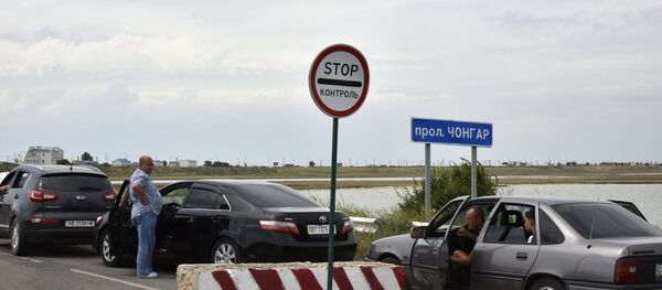 Автомобильный пункт пропуска Джанкой на российско-украинской границе Автомобильный пункт пропуска Джанкой на российско-украинской границе - Sputnik Литва