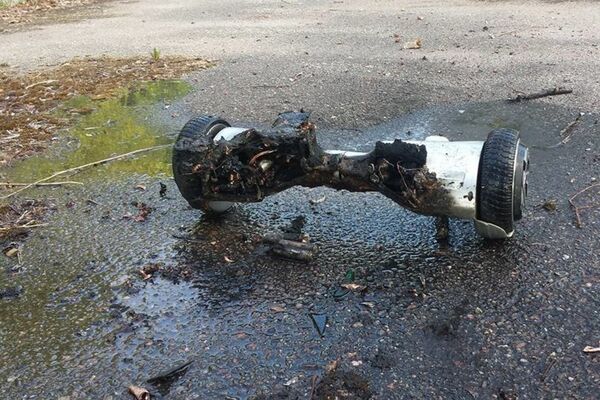 Сгоревший гироскутер Сгоревший гироскутер - Sputnik Lietuva