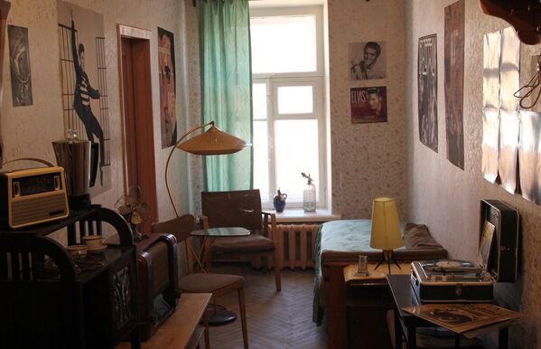 Интерьер комнаты коммунальной квартиры на выставке Коммунальный рай, или Близкие поневоле в особняке Румянцева, Санкт-Петербург - Sputnik Литва